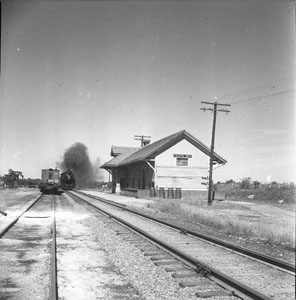 Country Rail-road station - Train passing - Chapel-Hill Tenn