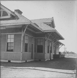 Country Rail-road station - Chapel-Hill Tenn - L+N