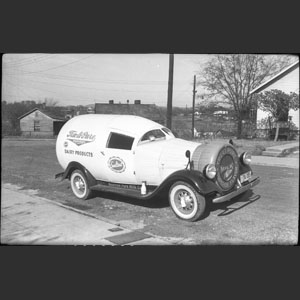 Truck shaped like a milk bottle - Nashville Milk Co